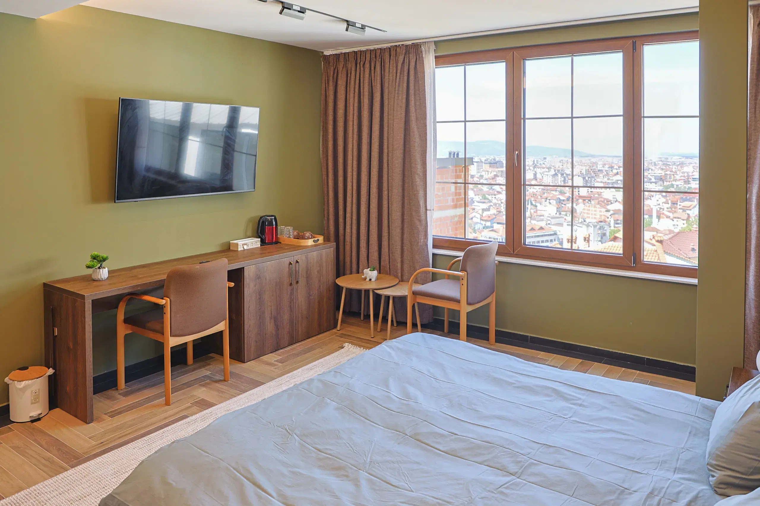 Sharri Deluxe Room — 2