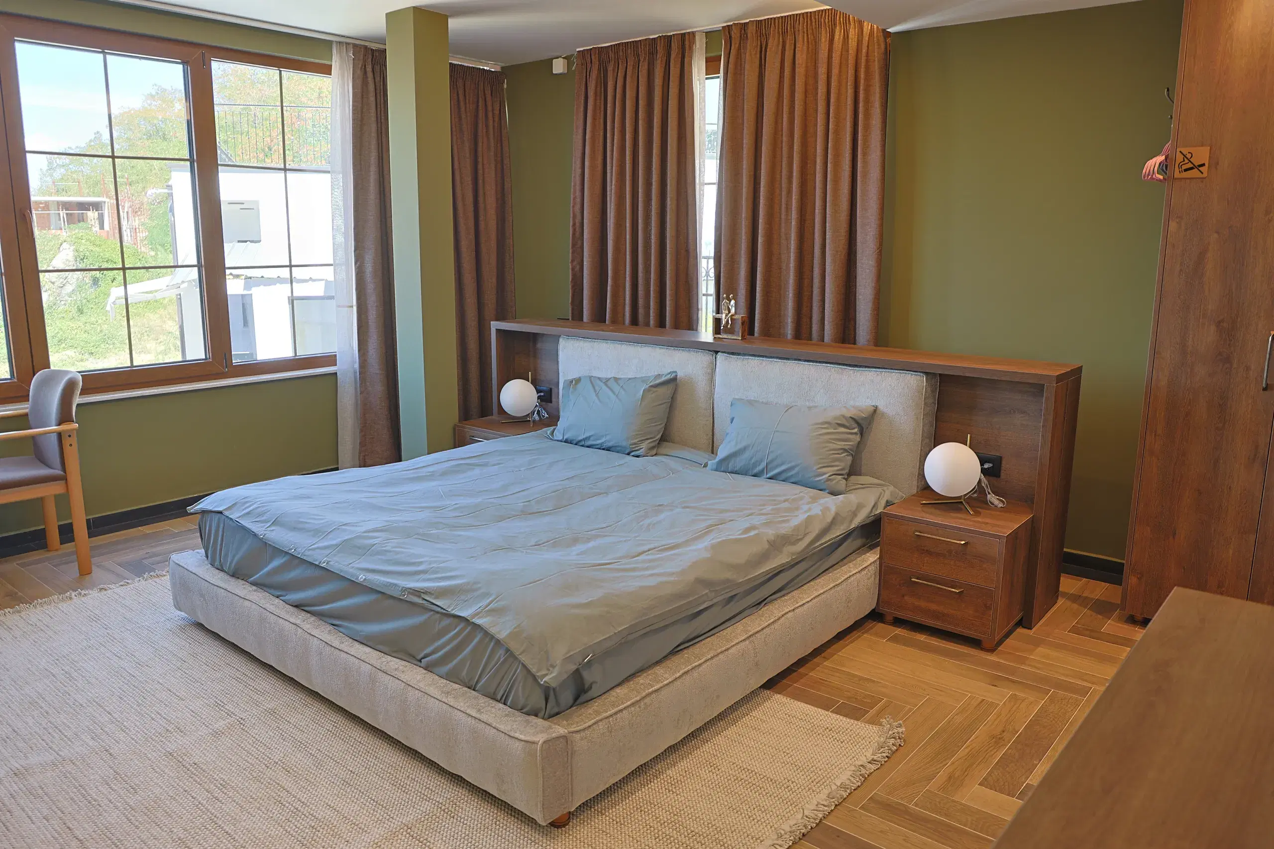 Sharri Deluxe Room — 1